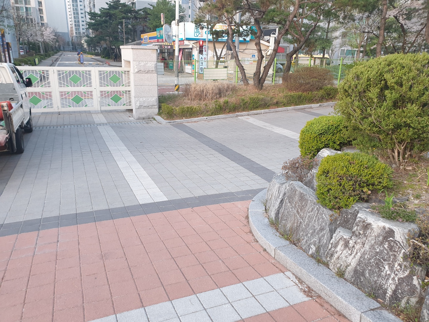 2049928719_Bzj1eMIT_cb3a93c5e24dc861867dc5cc9197f62fff93b6db.jpg 이미지크게보기